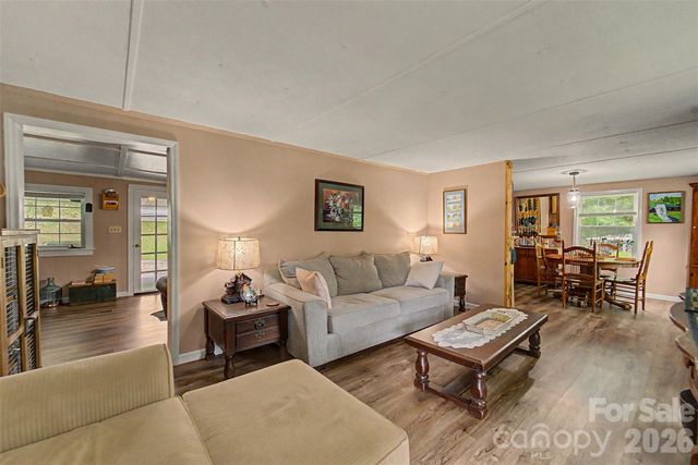 1350 N Skeenah Road, Franklin, NC 28734