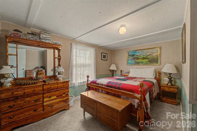 1350 N Skeenah Road, Franklin, NC 28734