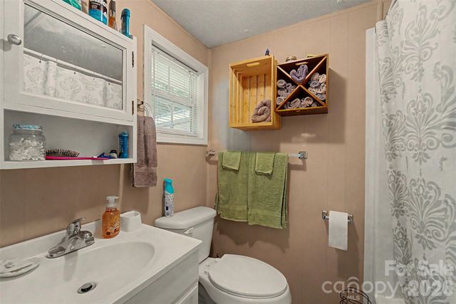 1350 N Skeenah Road, Franklin, NC 28734