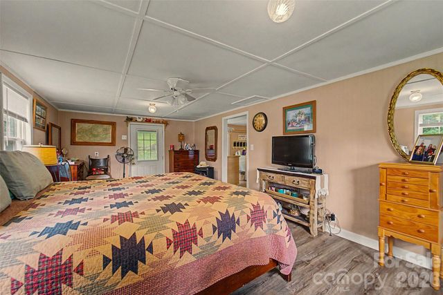 1350 N Skeenah Road, Franklin, NC 28734