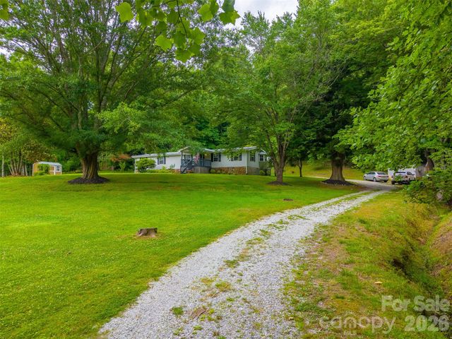 1350 N Skeenah Road, Franklin, NC 28734
