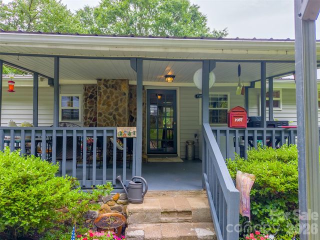 1350 N Skeenah Road, Franklin, NC 28734