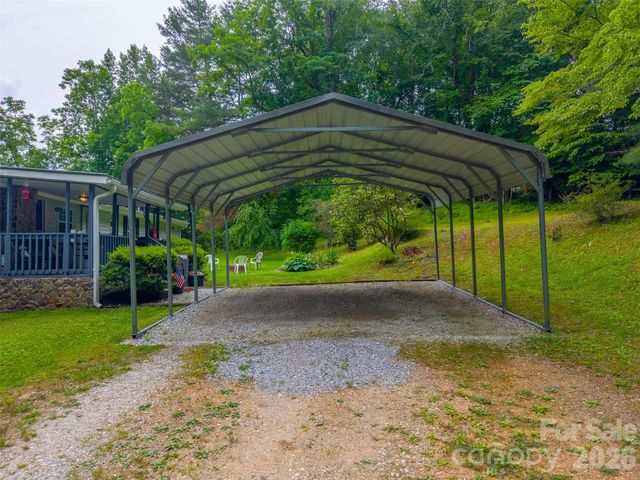 1350 N Skeenah Road, Franklin, NC 28734
