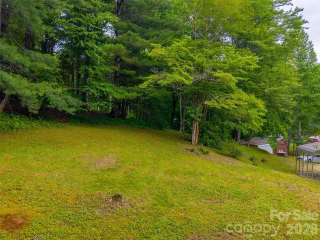 1350 N Skeenah Road, Franklin, NC 28734