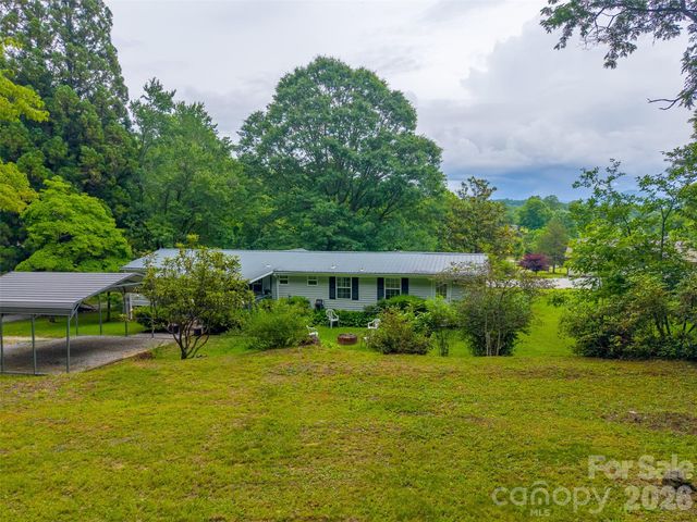 1350 N Skeenah Road, Franklin, NC 28734