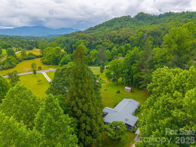 1350 N Skeenah Road, Franklin, NC 28734
