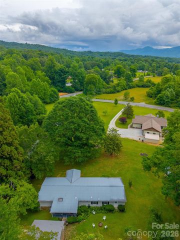 1350 N Skeenah Road, Franklin, NC 28734