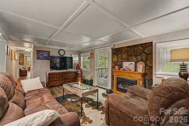 1350 N Skeenah Road, Franklin, NC 28734