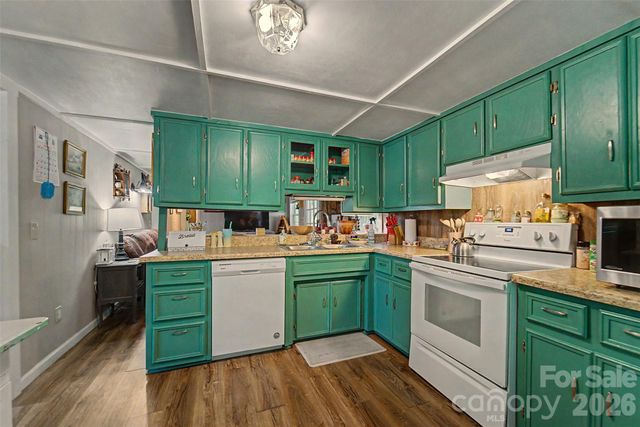 1350 N Skeenah Road, Franklin, NC 28734