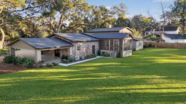 517 Pelzer Drive, Mount Pleasant, SC 29464