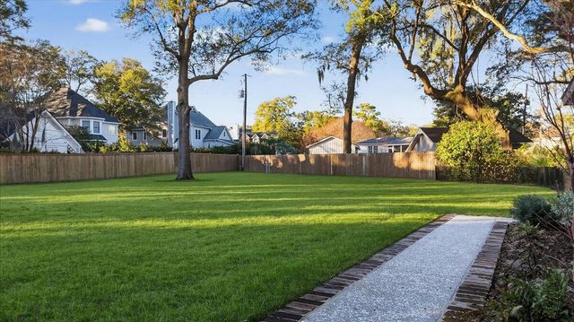 517 Pelzer Drive, Mount Pleasant, SC 29464