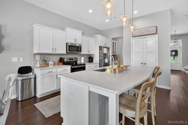 9302 CRESCENT LODGE Circle, Pike Road, AL 36064