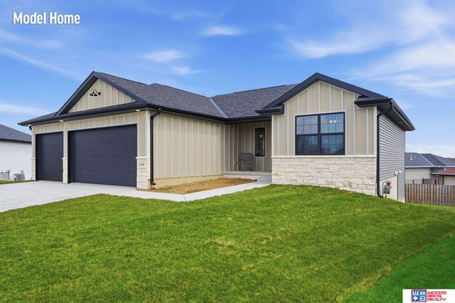 2736 Kinzie Circle, Lincoln, NE 68507