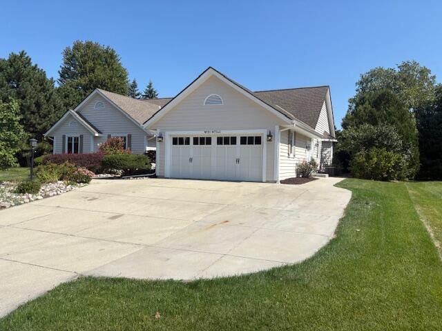 W151N7546 Wood View DRIVE, Menomonee Falls, WI 53051