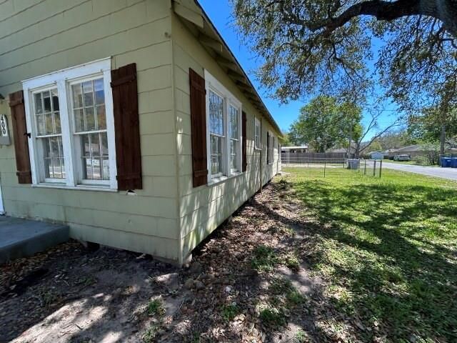 400 N Stevenson Street, Eagle Lake, TX 77434