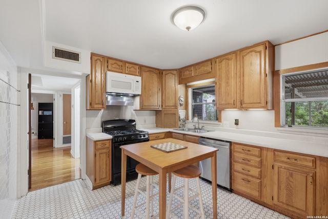 126 Chesswood, San Antonio, TX 78228