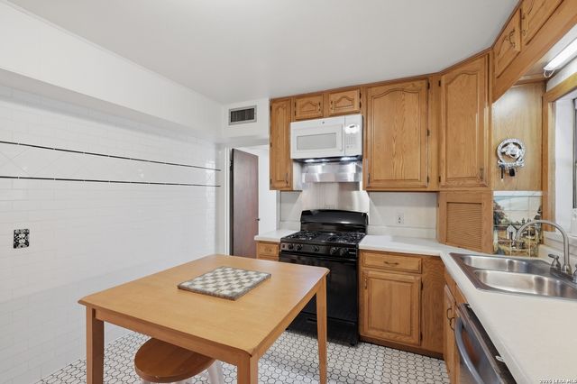 126 Chesswood, San Antonio, TX 78228