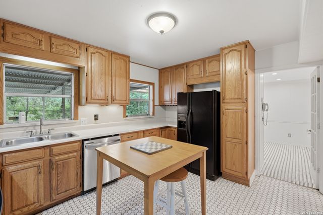 126 Chesswood, San Antonio, TX 78228