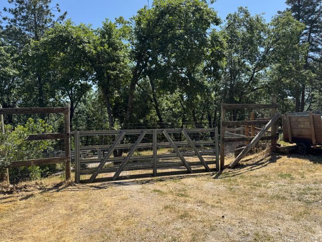 14764 Tanyard Hill Rd, Pine Grove, CA 95665