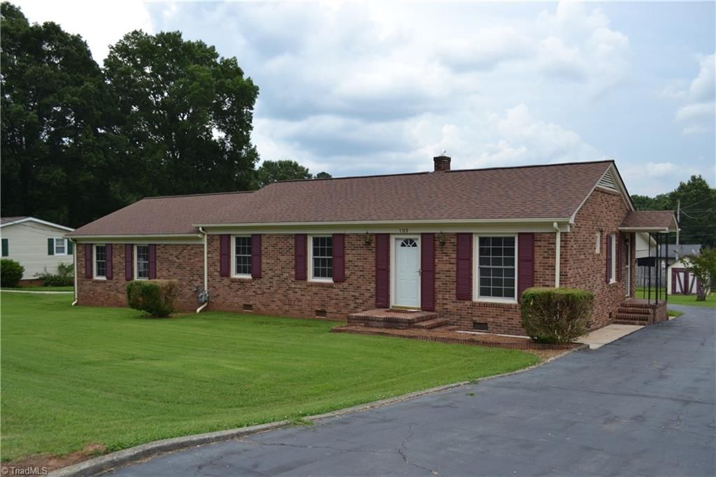 103 N 13th Avenue, Mayodan, NC 27027