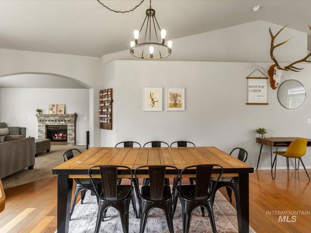 4225 E Park Ridge Dr, Nampa, ID 83687