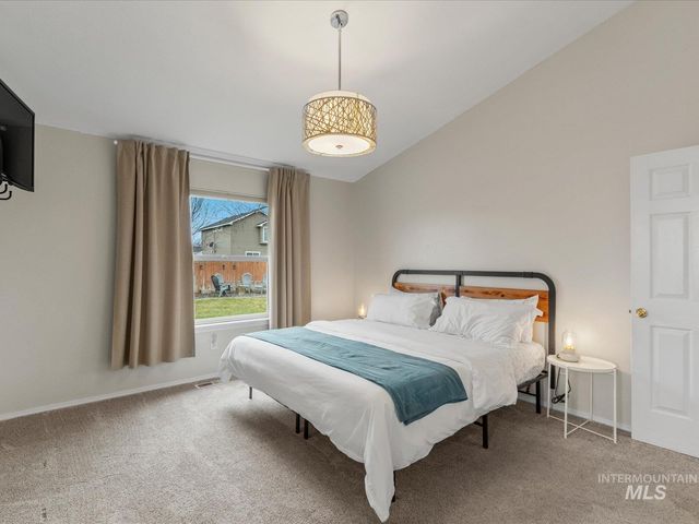 4225 E Park Ridge Dr, Nampa, ID 83687