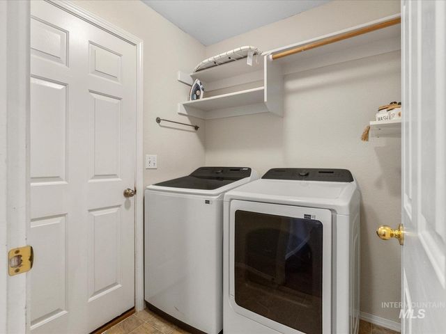 4225 E Park Ridge Dr, Nampa, ID 83687