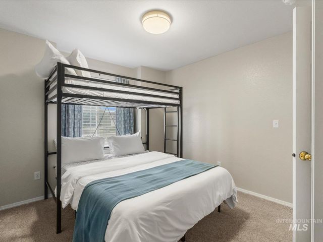 4225 E Park Ridge Dr, Nampa, ID 83687