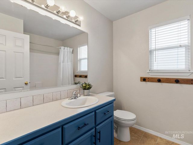 4225 E Park Ridge Dr, Nampa, ID 83687