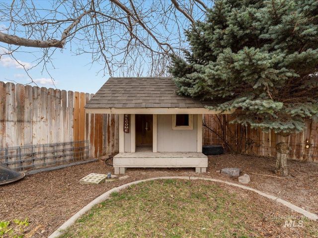 4225 E Park Ridge Dr, Nampa, ID 83687