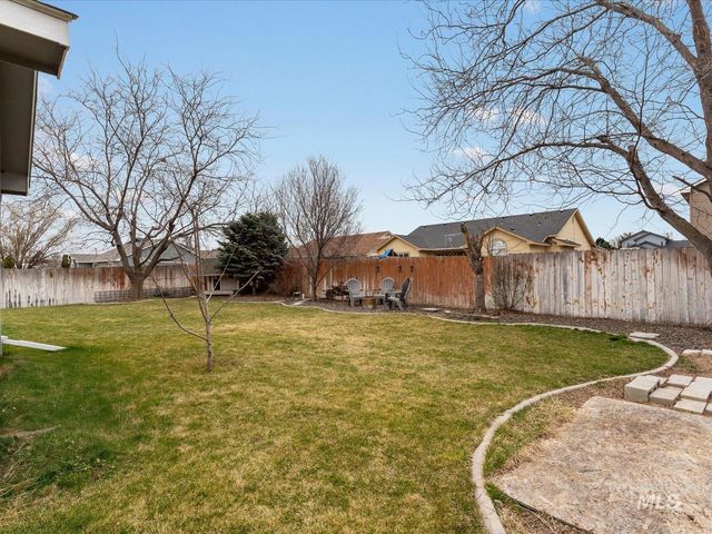4225 E Park Ridge Dr, Nampa, ID 83687