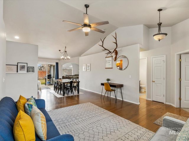 4225 E Park Ridge Dr, Nampa, ID 83687