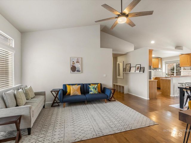 4225 E Park Ridge Dr, Nampa, ID 83687