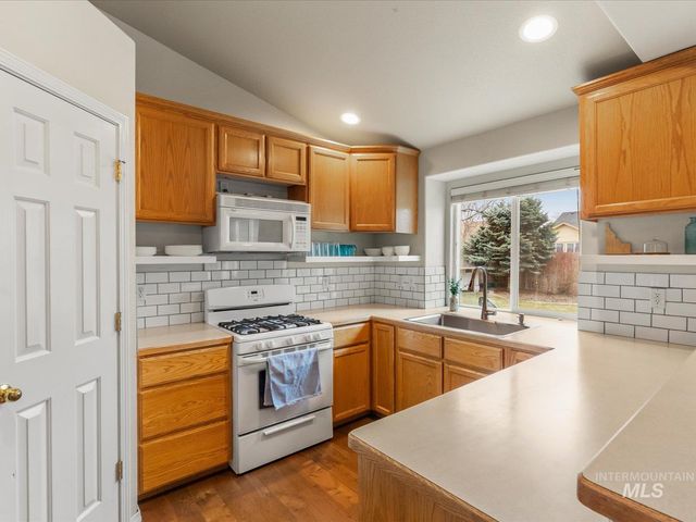4225 E Park Ridge Dr, Nampa, ID 83687