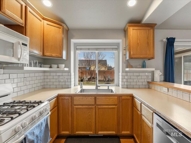 4225 E Park Ridge Dr, Nampa, ID 83687