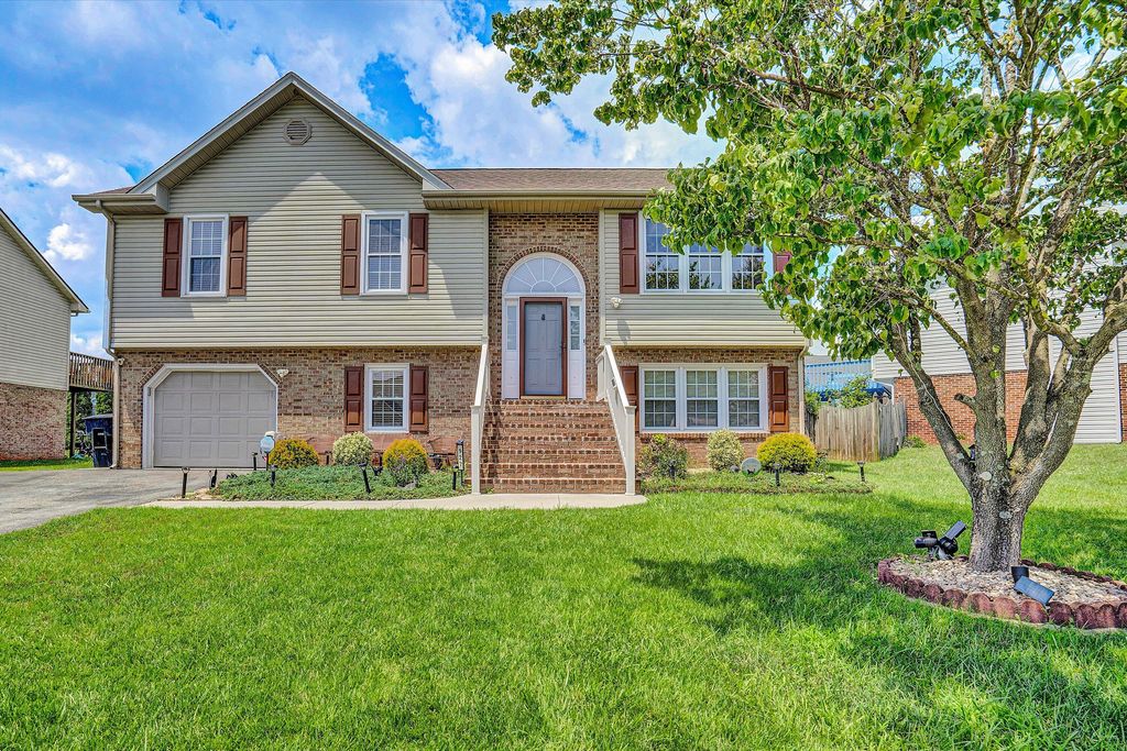 927 Harmon CIR, Roanoke, VA 24019