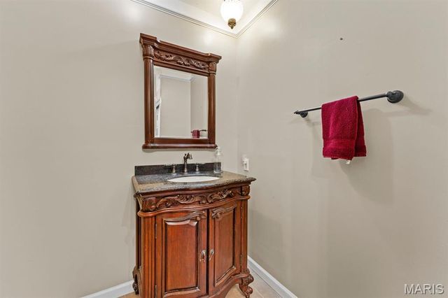 160 Ladue Pines Drive, Creve Coeur, MO 63141