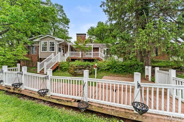 160 Ladue Pines Drive, Creve Coeur, MO 63141