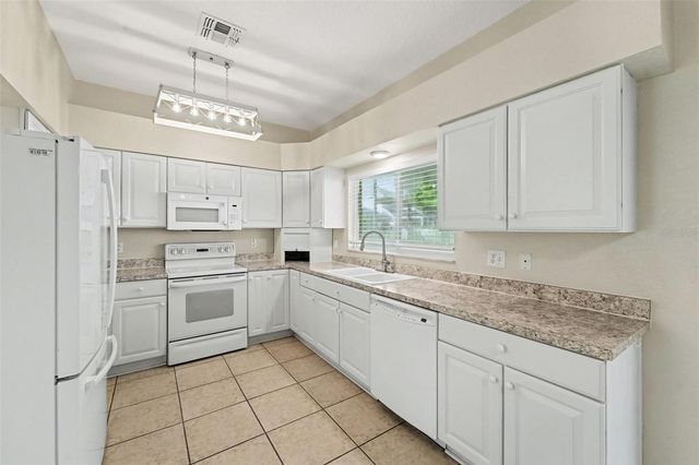 19431 SANDY SPRINGS CIRCLE, Lutz, FL 33558