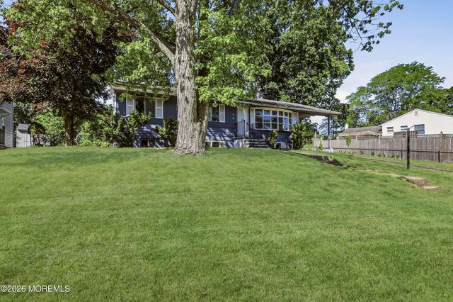 4 Cathedral Drive, Lakewood, NJ 08701