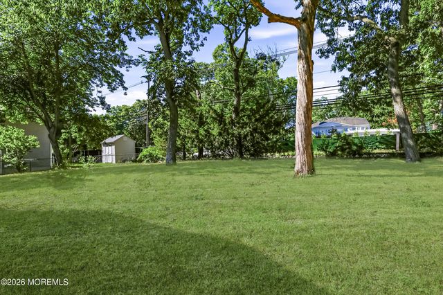 4 Cathedral Drive, Lakewood, NJ 08701