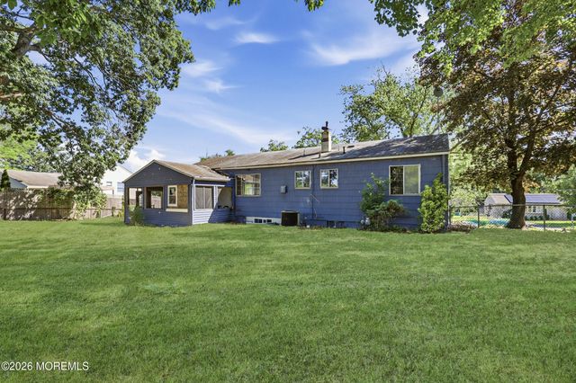4 Cathedral Drive, Lakewood, NJ 08701