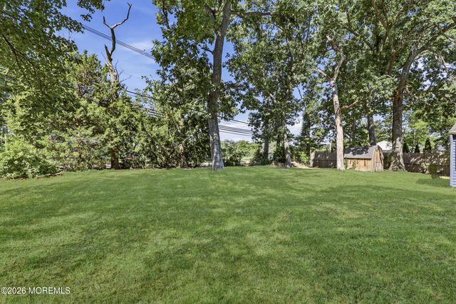 4 Cathedral Drive, Lakewood, NJ 08701
