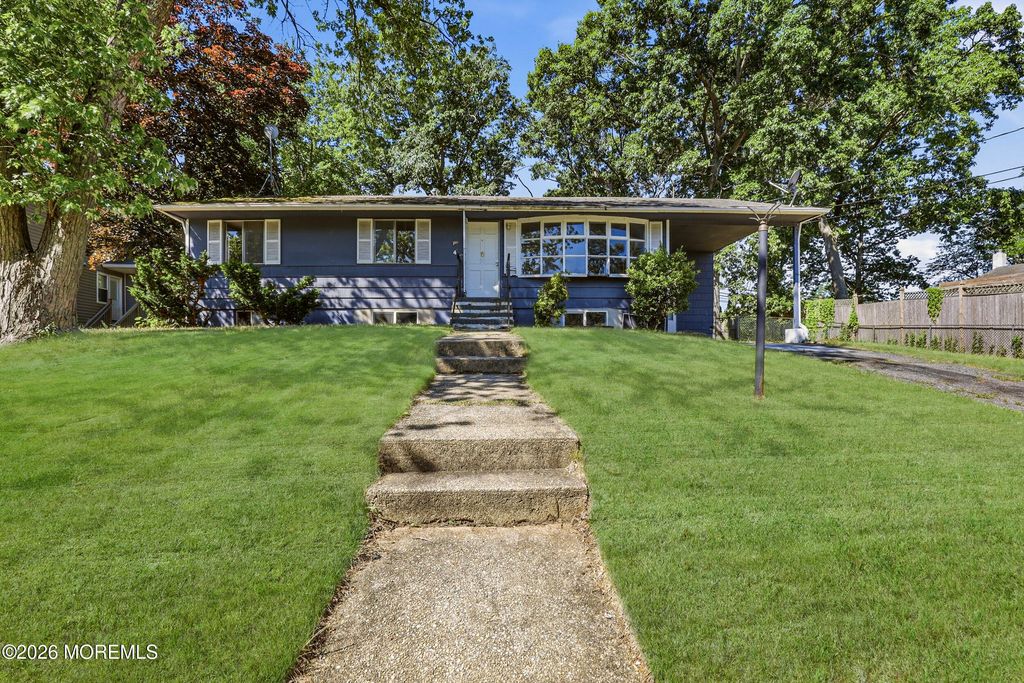 4 Cathedral Drive, Lakewood, NJ 08701