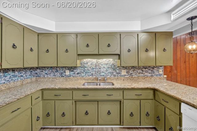 28013 Roan Drive, Warren, MI 48093