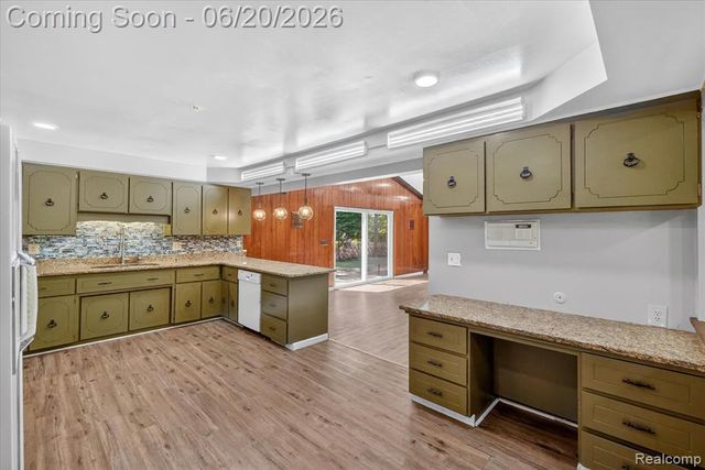 28013 Roan Drive, Warren, MI 48093