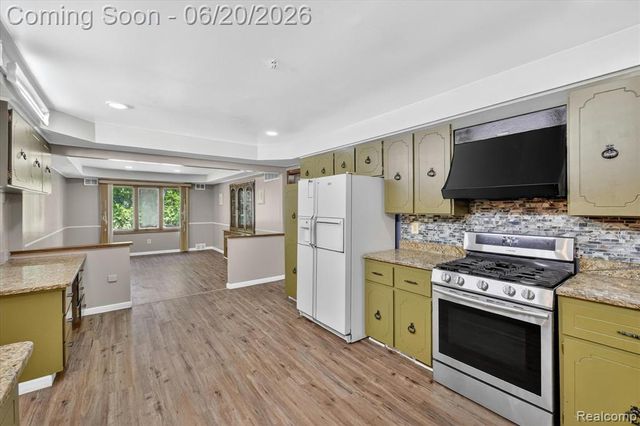 28013 Roan Drive, Warren, MI 48093