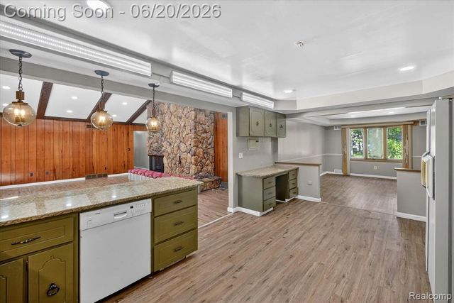 28013 Roan Drive, Warren, MI 48093