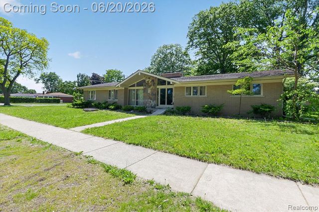 28013 Roan Drive, Warren, MI 48093