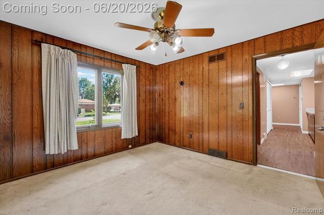 28013 Roan Drive, Warren, MI 48093